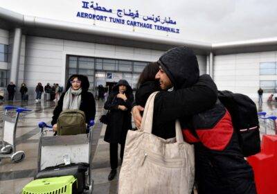 "المال مقابل المغادرة".. مقترح قانون يفتح ملف هجرة الكفاءات في تونس