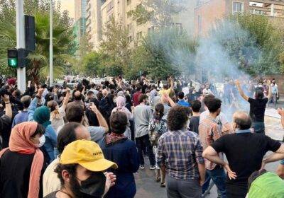 إيران تلمّح إلى تعديل قانون الاحتجاجات.. استعدادًا لاضطرابات محتملة