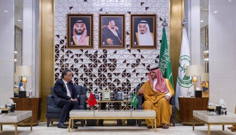 وزير الداخلية يوقع اتفاقية تعاون مع وزير العدل المغربي وزير الداخلية يوقع اتفاقية تعاون مع وزير العدل المغربي