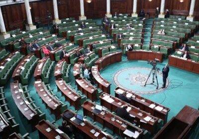 المال مقابل الهجرة.. مشروع قانون برلماني يثير جدلاً في تونس