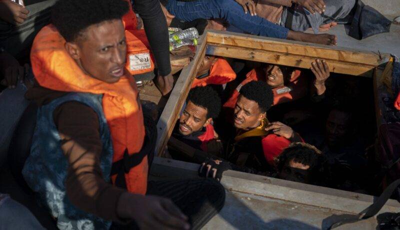 قانون مكافحة تهريب المهاجرين: بين تعزيز الأمن وتضييق الخناق على المساعدات