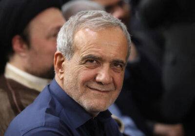 الرئيس الإيراني يبدي تحفظه على قانون جديد لتشديد عقوبة عدم ارتداء الحجاب
