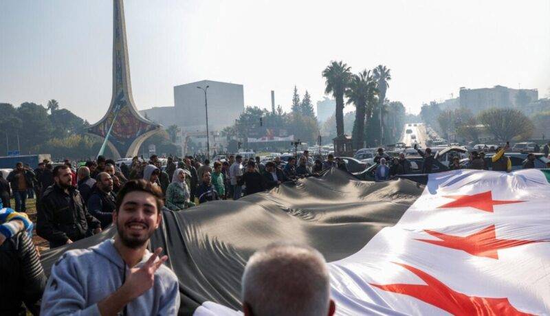 مباشر: السلطات الانتقالية في سوريا تتعهد بإقامة "دولة قانون" وسط تحذيرات أمريكية من نزاعات جديدة