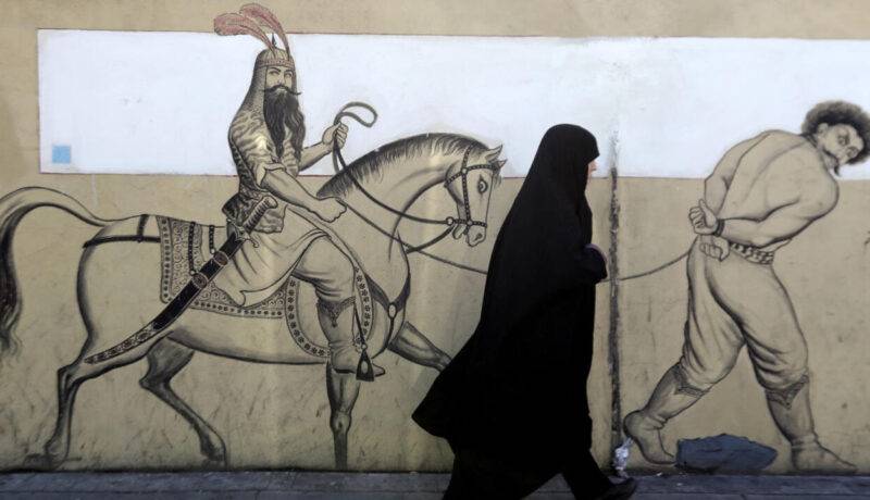 تعطيل نشر قانون جديد للعقوبات بحق النساء اللواتي لا يرتدين الحجاب في إيران لحين تعديله تعطيل نشر قانون جديد للعقوبات بحق النساء اللواتي لا يرتدين الحجاب في إيران لحين تعديله