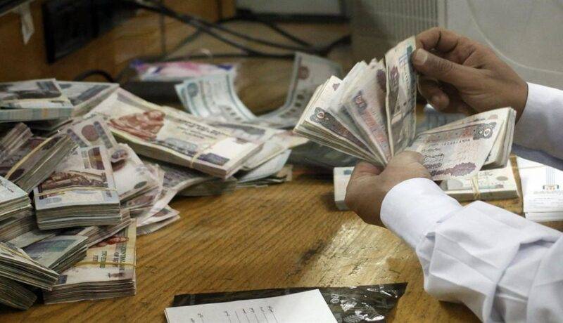 قرار رسمي يطبق علي هذه الفئـة .. صرف عامين وشهرين للموظفين بأمر القانون