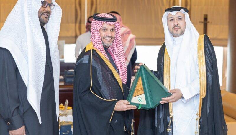 اللجنة الدائمة للقانون الدولي الإنساني والجامعة السعودية الإلكترونية توقّعان مذكرة تفاهم لتعزيز التعاون الوطني المشترك