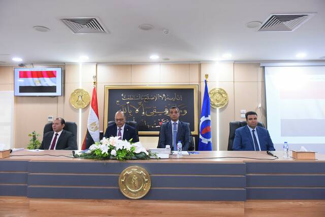 وزير: قانون العمل الجديد وازن بين طرفي الإنتاج وحقق الأمان الوظيفي وزير: قانون العمل الجديد وازن بين طرفي الإنتاج وحقق الأمان الوظيفي